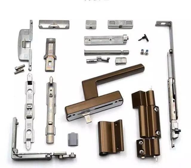 越來越火的內開內倒窗，到底值不值得安裝？過來人親述 五金配件是靈魂！